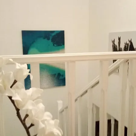 Leona Villa