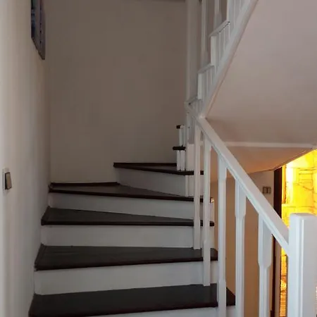 Leona Villa *