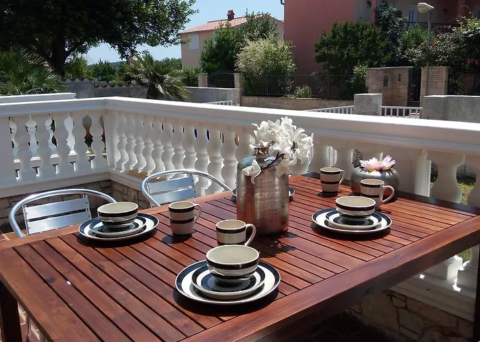 Leona Villa Medolino