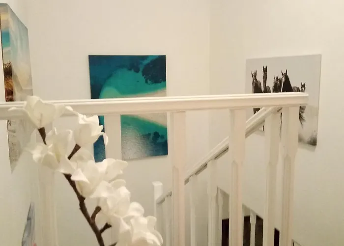 Leona Villa