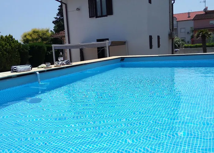 Leona Villa