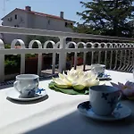 Leona Вилла Медулин
