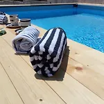 Leona Вилла