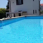 Leona Вилла