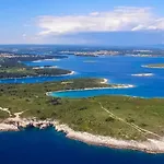 Leona Вилла